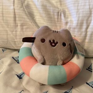 NWT-Pusheen small stuffed Pusheen in an pool float.